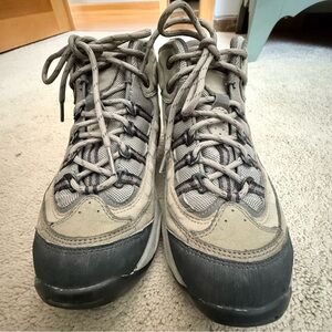 Hi-Tec Women’s Scramble Hiking Boots | Size 8 | Trail / Outdoor Shoes